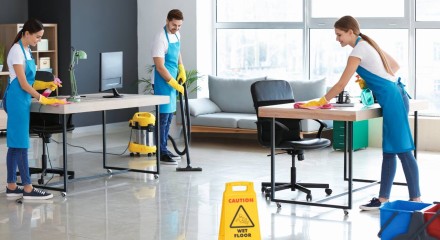 5 servicii esențiale de curățare a biroului pentru un loc de muncă strălucitor